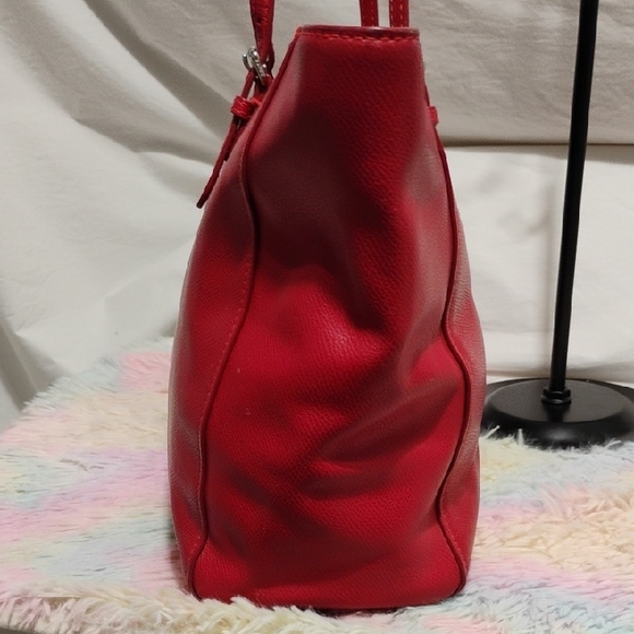 Authentic Coach Red Leather Turn Lock Tote Bag Gently Used - Picture 6 of 16